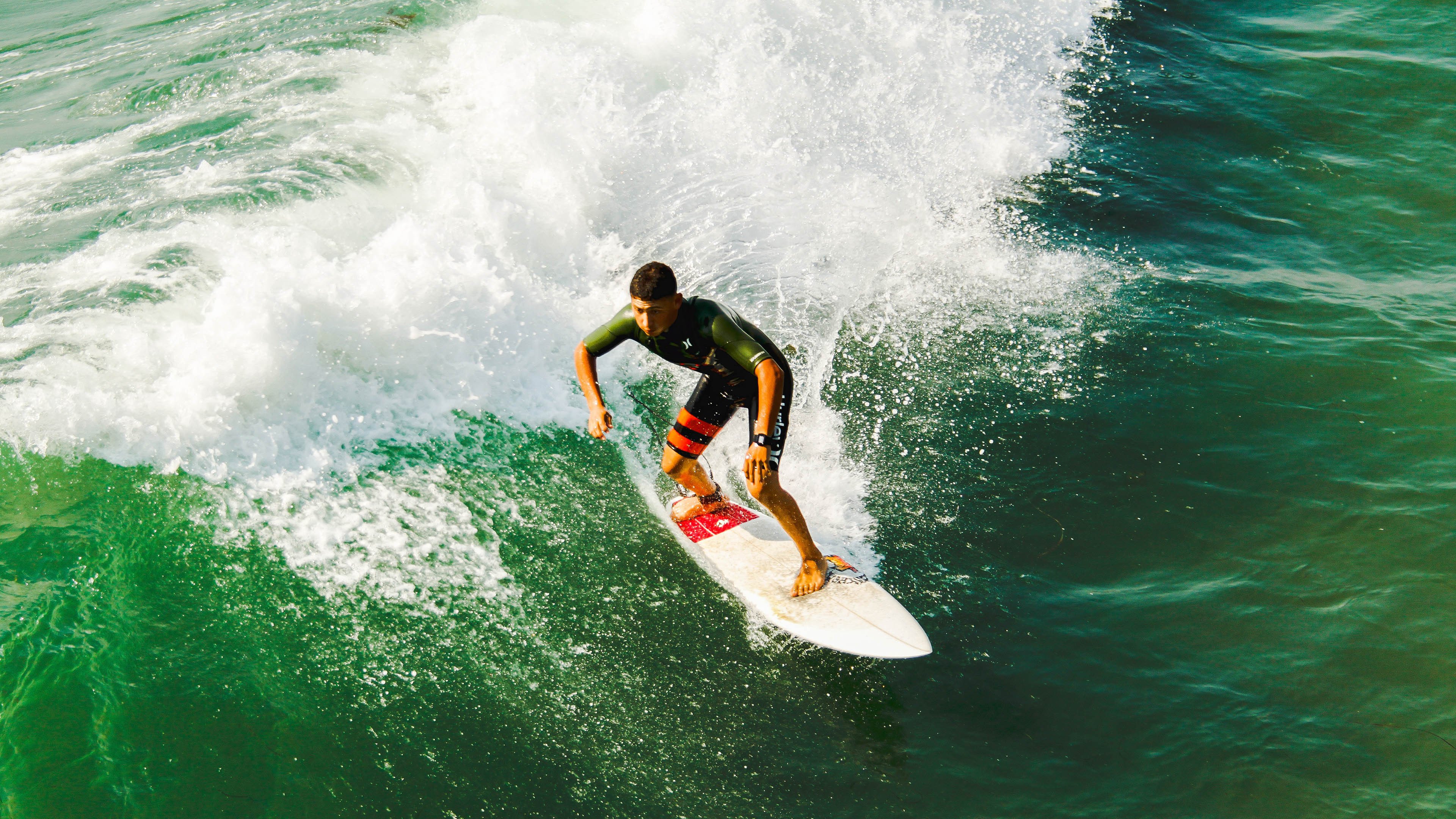 中国体操全锦赛男子双杠决赛 新星高难度动作衔接流畅力压群雄夺冠